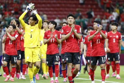 South Korea's players celebrate afterb beating the Czech Republic/ ULISES RUIZ