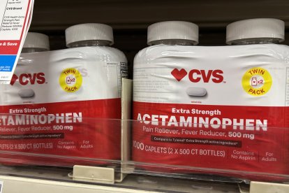 Bottles of generic acetaminophen are seen in a pharmacy in EEUU (Files)