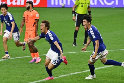 Japón celebra el gol del empate (2-2) este 14 de junio en Dallas.