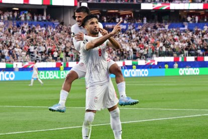 El jugador iraní Mohammad Mohebbi celebra su tanto ante Nueva Zelanda