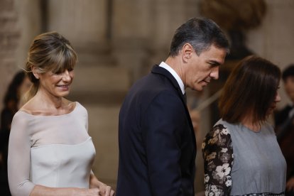 El presidente del Gobierno de España, Pedro Sánchez, y su esposa, Begoña Gómez.