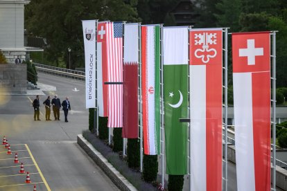 Las banderas de Suiza, Estados Unidos, Qatar, Pakistán y el cantón suizo de Nidwalden