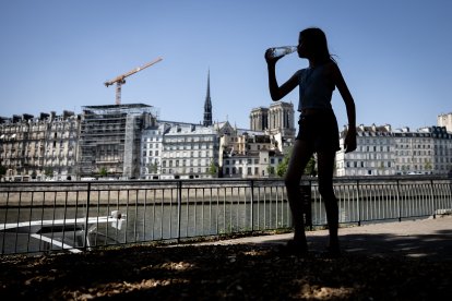 Ola de calor en París-Imagen de Archivo