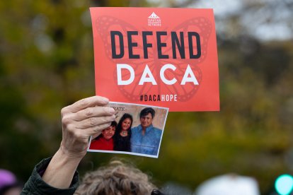 Activistas a favor de DACA frente a la Corte Suprema/ Saul Loeb