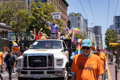Scott Wiener, miembro del Senado del Estado de California, participa en el Desfile del Orgullo de San Francisco, celebrado en San Francisco (California), el 29 de junio de 2025.