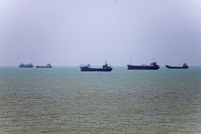 In this picture obtained from Iran's ISNA news agency on June 18, 2026, vessels are seen anchored in Bandar Abbas along the Strait of Hormuz. Oil prices tumbled after Trump and his Iranian counterpart separately signed their accord to end the Middle East war, with the Strait of Hormuz to reopen but two months of negotiations lying ahead. (Photo by AMIRHOSSEIN KHORGOOEI / ISNA / AFP) /