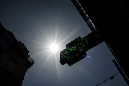 Un termómetro de farmacia marca 38 grados Celsius en Francia