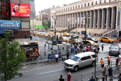 Un SUV plateado, que se cree que transportaba a Taylor Swift, llegando hoy a las afueras del Madison Square Garden.