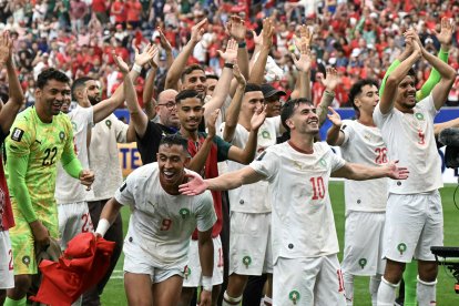 Moroccan players celebrate after their victory over Canada/ Ronaldo Schemidt