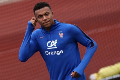 El delantero francés Kylian Mbappé entrenando en Boston