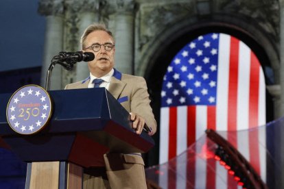Bart De Wever aparece en la foto dando un discurso durante la celebración del 250 aniversario de la independencia de Estados Unidos