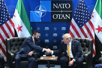 Donald Trump se reúne con el presidente sirio Ahmed al-Sharaa