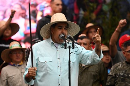 Nicolás Maduro amenazando con una espada pocas semanas antes de su captura.