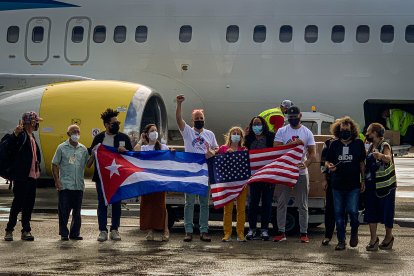 Miembros de Puentes de Amor, The People's Forum y CODEPINK llegando a Cuba (Archivo)