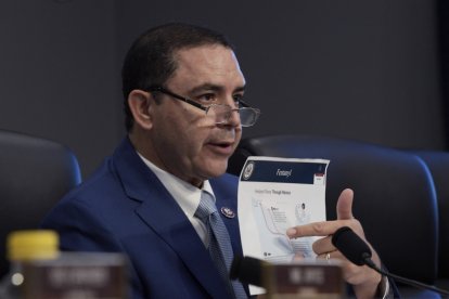 El representante Henry Cuellar.