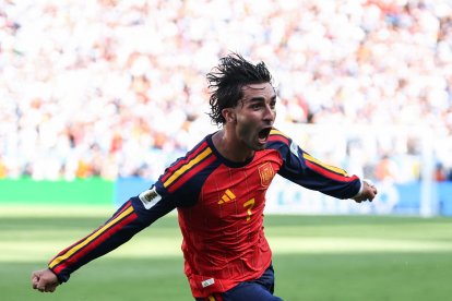 Ferran Torres celebra el gol que le terminó dando el título a la selección española.