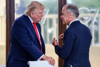 Donald Trump y Mark Carney en la cumbre del G7/ EVELYN HOCKSTEIN