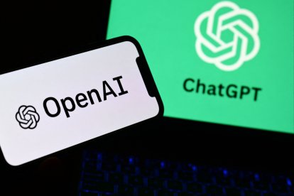 Logos de OpenAI y del robot ChatGPT