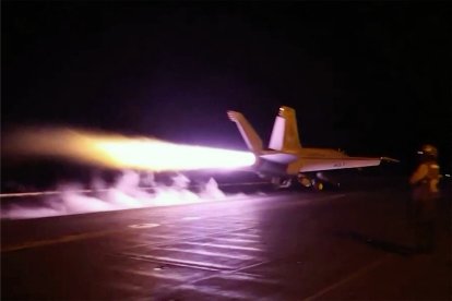 Esta captura de pantalla, tomada el 22 de julio de 2026 a partir de un video distribuido por el CENTCOM, muestra a las fuerzas estadounidenses lanzando un ataque el 21 de julio de 2026.