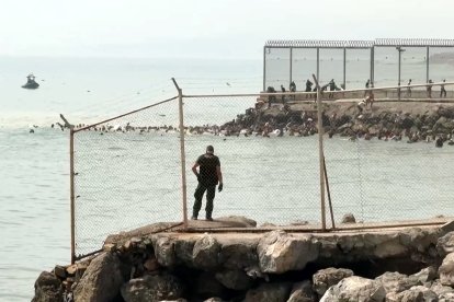 Imagen de migrantes en Ceuta