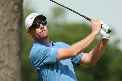David Hearn of Canada tees off on the 4th hole during Day Three of the RBC Canadian Open
