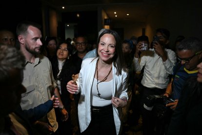 La líder de la oposición venezolana, María Corina Machado, sale tras una rueda de prensa en Ciudad de Panamá, el 23 de mayo de 2026.