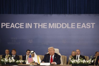 US President Donald Trump (C) delivers a speech during the Gaza Peace Summit in Sharm El-Sheikh