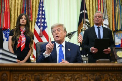 Donald Trump habla tras firmar una orden ejecutiva que exige más investigación y flexibilidad en materia de vacunas, este 10 de agosto.