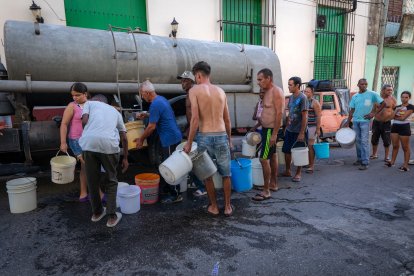Residentes de un barrio cubano padecen la ausencia de agua potable en sus casas (Archivo)