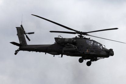 Un AH-64D Apache estadounidense (imagen referencial).