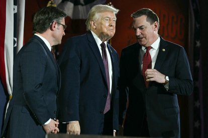 Mike Johnson, Donald Trump y Richard Hudson/ Jim Watson