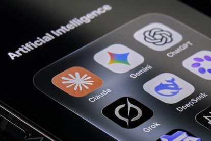 Iconos de aplicaciones de chatbots de inteligencia artificial.