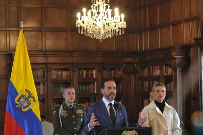 El presidente Abelardo De la Espriella dirigiéndose a los colombianos después del terremoto de esta semana.