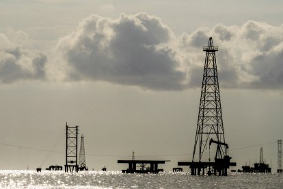Plataformas petrolíferas en Cabimas, al sur del lago de Maracaibo, estado Zulia, Venezuela.
