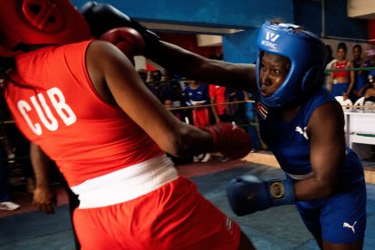 Boxeadoras cubanas en un entrenamiento (Imagen de archivo)