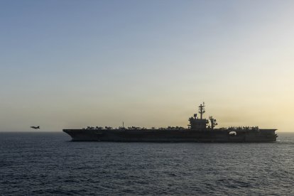 El USS Abraham Lincoln en el Mar Arábigo.