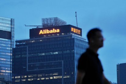 Un anuncio publicitario exterior de Alibaba en Hong Kong (Archivo)