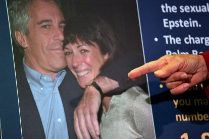 Una foto de Jeffrey Epstein y Ghislaine Maxwell (Archivo)
