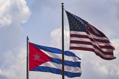 Banderas de Cuba y EEUU