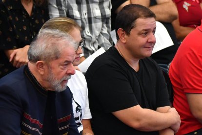 (Archivo) Presidente de Brasil Luiz Inacio Lula da Silva y su hijo Fabio Luis