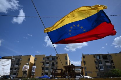 Bandera venezolana ondea en La Guaira/ Raúl Arboleda