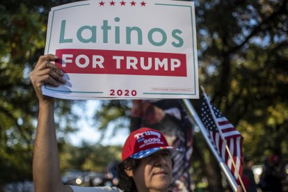 Imagen de seguidores hispanos del presidente Trump