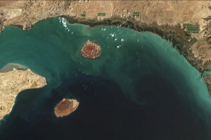 Esta imagen satelital muestra una vista panorámica de la parte norte del Estrecho de Ormuz