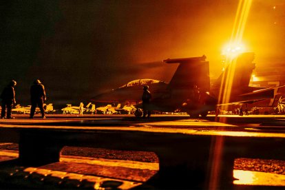 Armada de los EEUU, un F/A-18 Super Hornet asignado al Escuadrón de Caza de Ataque