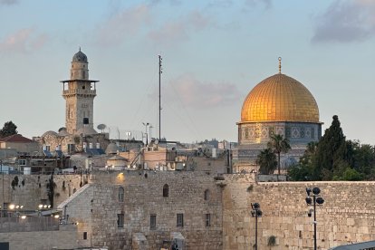 Domo de la Roca y Muro de los Lamentos en Jerusalén.