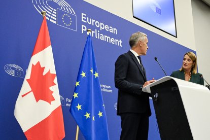 El primer ministro canadiense, Mark Carney y la presidenta del Parlamento Europeo, Roberta Metsola