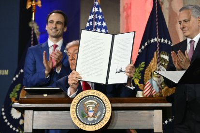 US President Donald Trump displays an executive order on artificial intelligence