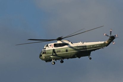 El helicóptero Marine One, que transporta al presidente estadounidense Donald Trump