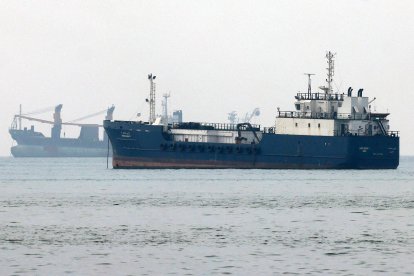 Embarcación atraviesa el estrecho de Ormuz/ ATTA KENARE