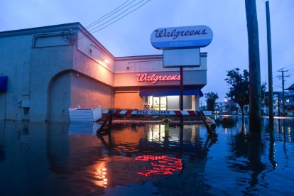 Las aguas de la inundación afectan a negocios en Ocean City, Nueva Jersey, el 26 de septiembre de 2026.